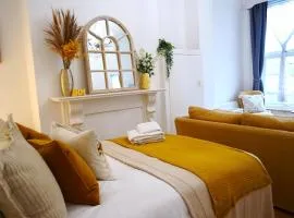 Bright London Garden Studio!