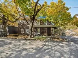 Historic William Smith House -- Pet Friendly, Grill, Wifi, Fire Pit, Deck, Family Friendly, Town Location, King Bed, Creekside