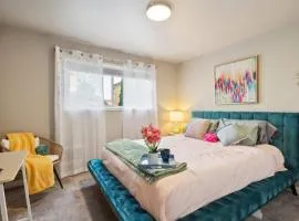 Vibrant 2bed Condo - Stroll to SEA Space Needle