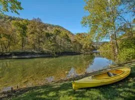 River Song Retreat - Right on the River!