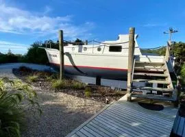 Tata Sails - 200m walk to beach