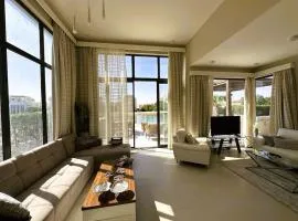 Luminous 4BR Villa, Free Pool & Lagoon Access At Gouna