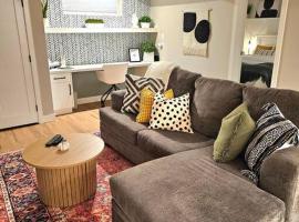 Boho Bliss - Just steps away from the Hospital, hotell sihtkohas Prince George