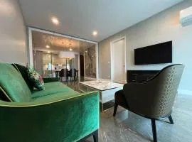 Facestyle Infinity Pool KLCC Smart TV Free WiFi Two Bedroom