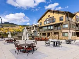 2756 Slopeside condo
