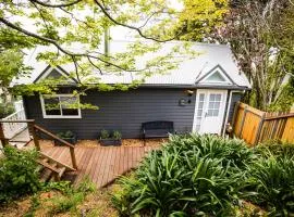 Newly Renovated 100 Year Old Bliss Cottage - Adaline