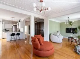 Historic 2BR Gem in Downtown Sisli AC in All Rooms