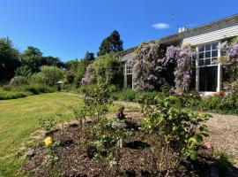 Parteen A Lax, River House & Gardens, acomoda&ccedil;&atilde;o com cozinha em Limerick