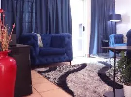 Affordable Decent Private Room In a Shared Apartment with a Pool