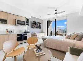 On 47th Floor! Apartment With Top Amenities