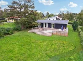 Lovely Home In Fårevejle With Kitchen