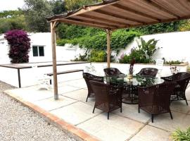 Nature hideaway with private pool & sauna 40 min to City Malaga, viešbutis Malagoje