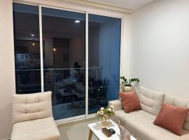 Elegancia y Confort en Senderos del Country, Hermoso apartamento Cerca del CC Guatapuri, khách sạn có bồn jacuzzi ở La Elvira
