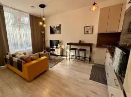 New, sunny, terrace, grill, parking!