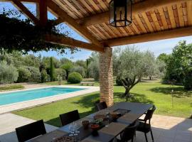 La bastide le Jucamas, hotel v destinaci Saint-Saturnin-dʼApt