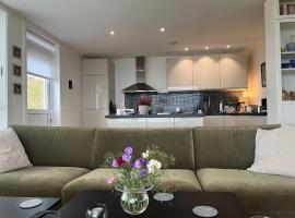 Moderne hytte, beach hotel in Gjøvik