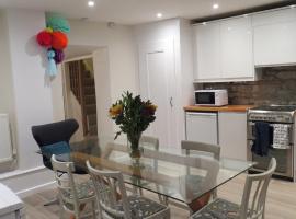 Frog Palace - Secure Parking-Outside Area-Topsham-Exeter-Beach-Chiefs-WiFi, hotel v destinaci Topsham