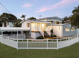 Bridgeport pet-friendly Pool Getaway, hotel in Margate