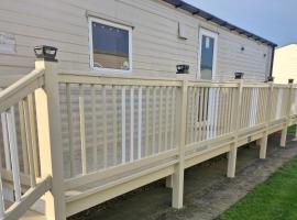 Meadow View 3-Bed Caravan - Sleeps 8 - PetFriendly, hotel in Skegness