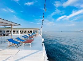 코란에 위치한 호텔 Tanatcha Seaview Kohlarn