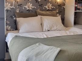 Mysig 1a med Minispa, 20 min från Kinnekulle, hotel v destinaci Götene