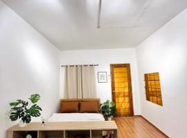 Lee's Transient Unit 3, hostel em Digos