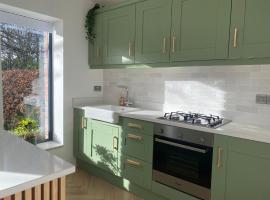 Modern space 20 minutes from Dublin Airport، فندق في دبلن