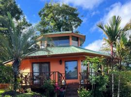 Beautiful 3BR Lakeshore House in Gated Community, hotel v destinaci Tilarán