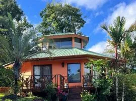 Beautiful 3BR Lakeshore House in Gated Community