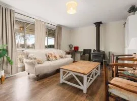 Cooinda, A 3 Bedroom Home Near Mayfield Garden