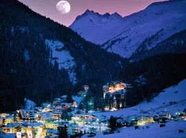 Skiing & Snowboard Apartment Accessible by Public Transport