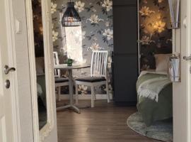 Mysig 1a med Minispa 20 min från Kinnekulle - minst 2 nätter, hotell i Götene