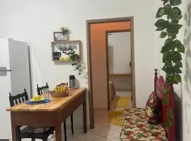 Casinha a 100 metros da praia