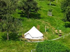Tipi Zelt mit Bergsicht, tenda de luxo em Fahrni