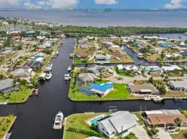 Lazy Palm Retreat Heated Pool Jacuzzi Gulf Canal