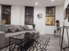 Abbey Corner By Nivaas-Located in the heart of the city centre-5 minute walk to train station-20 minutes to London via train