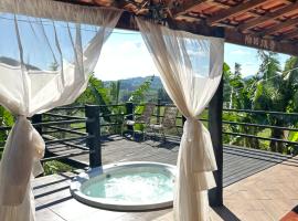 Chalé rústico de madeira perto de cachoeira, hotel v destinaci Bueno Brandão