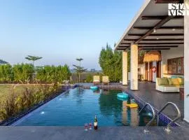 StayVista at Lotus by the lake with Pool, BBQ & Lawn