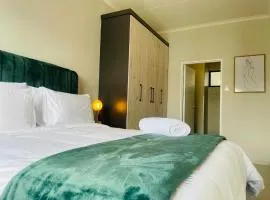 Mikeys place On New: 2bed2bath no.1 with Free WiFiNetflix