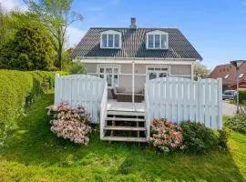 Amazing Home In Ebeltoft With 4 Bedrooms And Wifi