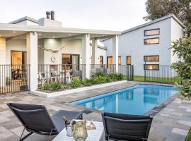 Sunnysprings Plus Studio, hotel u gradu Dansboro