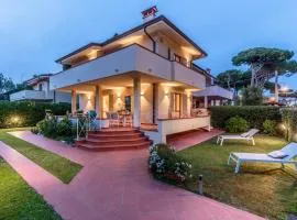 Regina Beach Villa, by the beach in Marina di Pietrasanta
