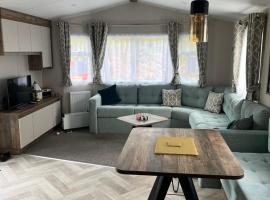 2 Bed Caravan Getaway in Beautiful Saundersfoot, hotel v destinaci Pembrokeshire