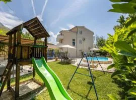 Holiday Home Zrnovnica 06