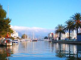 Jouvacations Villa 3 Freser con piscina compartida, hotel u gradu Empurijabrava