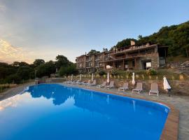 Olympian Villa with Private Pool, hotel em Karítsa