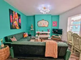 Eclectic 1BD in the Heart of Cheltenham!