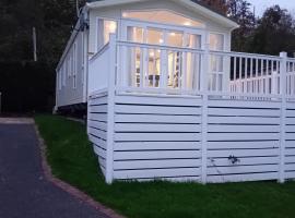 Newquay Haven caravan 42x14 with Ocean Views, chalet in New Quay