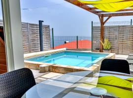 Villa Lanati cosy, piscine privative & vue mer, hotel di Case-Pilote