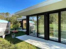 Chambre privée dans maison d'architecte face forêt